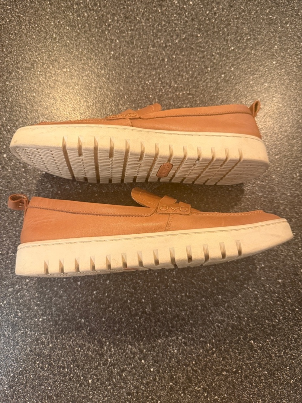 Vionic Women's Tan Slip-On Penny Loafers - size 8 - Picture 5 of 7